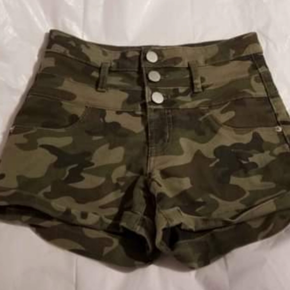 No Boundaries camo shorts size small - Picture 1 of 3